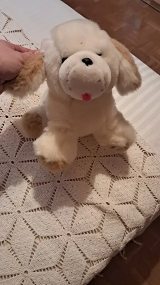 Peluche perro blanco y marrón