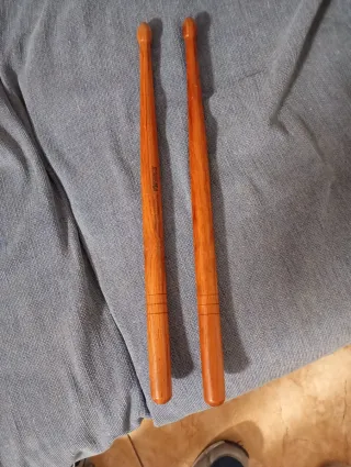 Tambor con accesorio de madera