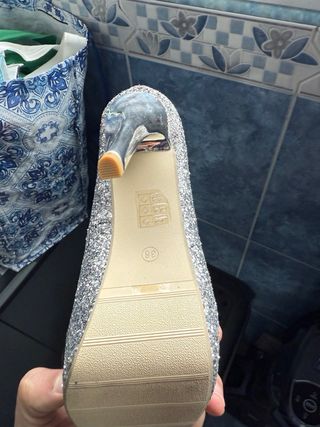 Zapatos nuevos color plata
