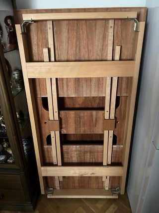 Mesa de comedor de madera