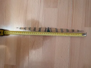 Collar de madera y piedra verde