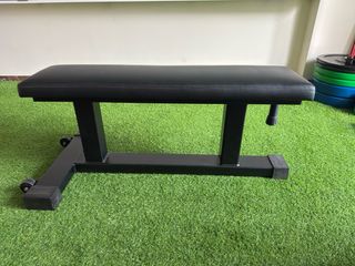 Banco de entrenamiento plano