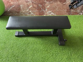 Banco de entrenamiento plano