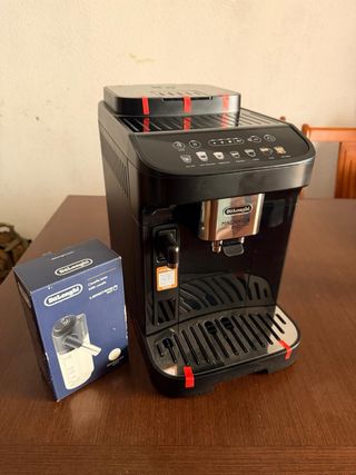 Cafetera Delonghi Magnifica Evo automatica