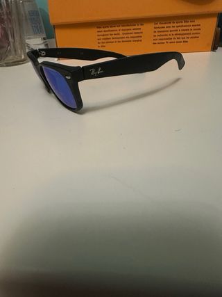 Gafas de sol Ray-Ban negras y azules