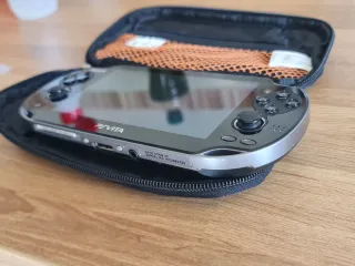 PS Vita OLED 128GB Edizione Call of Duty