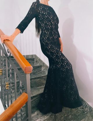 Bellissimo abito lungo in pizzo nero