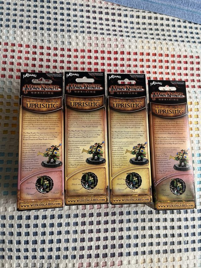 4 Paquetes de Expansión Mage Knight Uprising
