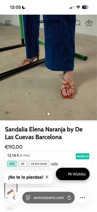 Sandalias de piel negras con aplique dorado