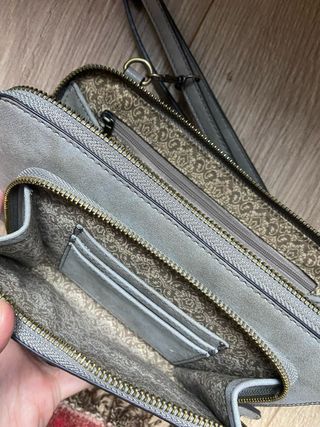 Bolso bandolera gris y beige