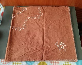 Cubre mesa 120 x 110 cm flores