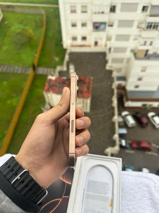 iPhone 16 Pro Dorado Nuevo