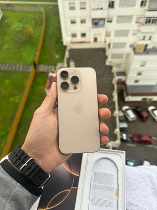 iPhone 16 Pro Dorado Nuevo