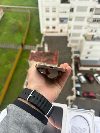 iPhone 16 Pro Dorado Nuevo