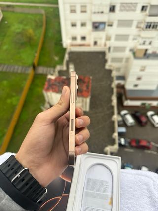 iPhone 16 Pro Dorado Nuevo