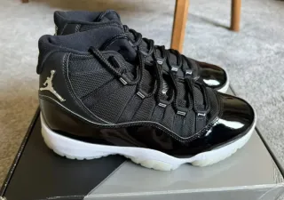 Jordan 11 Negro Blanco Talla 44
