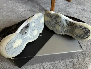 Jordan 11 Negro Blanco Talla 44