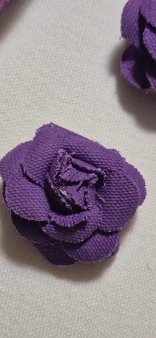 Conjunto diadema y pinzas flores moradas