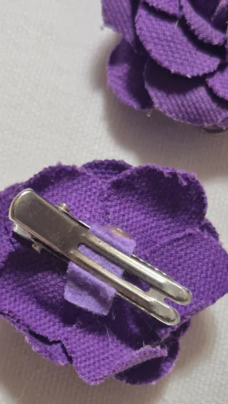 Conjunto diadema y pinzas flores moradas