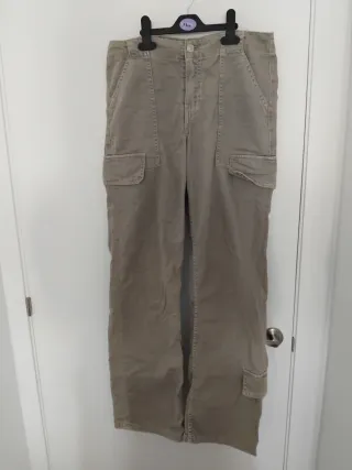 Pantalón cargo Zara gris