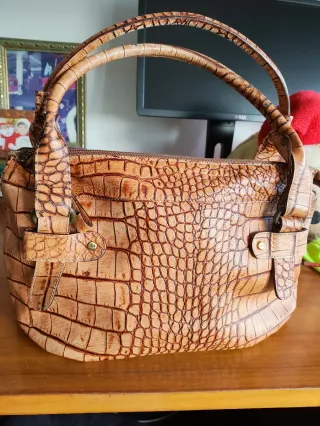 Bolso Cats Piel Imitación Beige, marrón, poco uso.