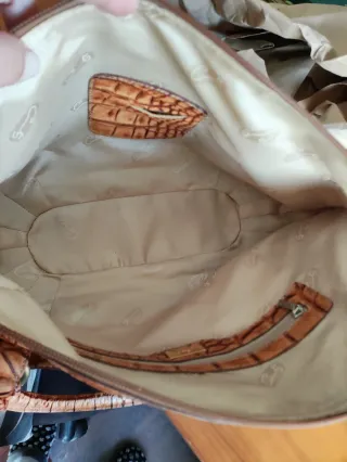 Bolso Cats Piel Imitación Beige, marrón, poco uso.