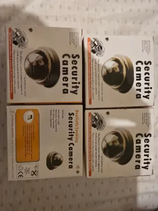 Cámara de seguridad falsa con luz