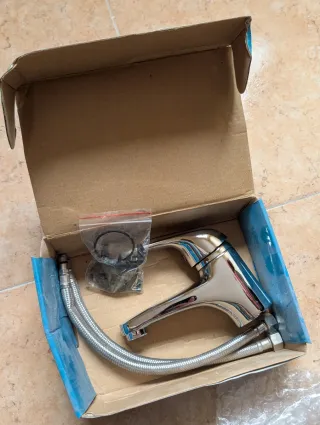 Lavabo y Grifo Roca Cerámica Blanco