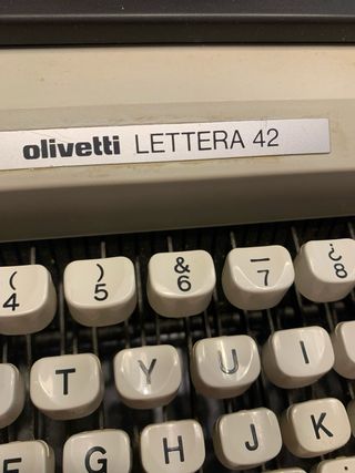 Máquina de escribir Olivetti Lettera 42