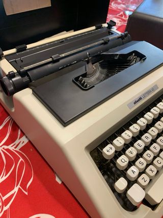 Máquina de escribir Olivetti Lettera 42