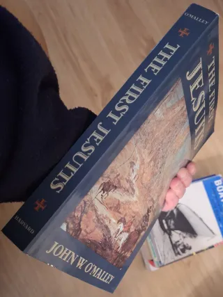 4 LIBROS RAROS EN INGLÉS