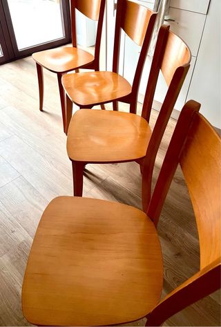 Juego de 4 sillas de madera