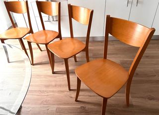 Juego de 4 sillas de madera