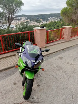 Kawasaki ZX9R Ninja E1
