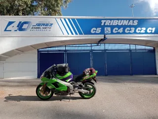 Kawasaki ZX9R Ninja E1