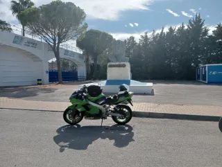 Kawasaki ZX9R Ninja E1