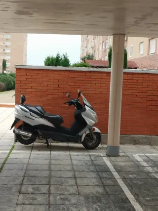 Plaza de garaje techada vigilada