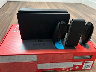 Nintendo Switch V2 con accessori e scatola originale