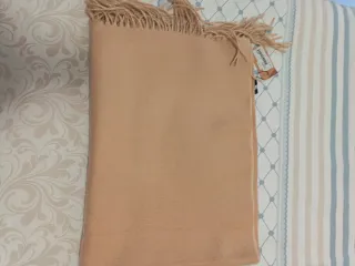 Fular beige con flecos