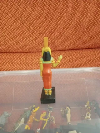 Statuetta Dea Egizia Isis Hachette