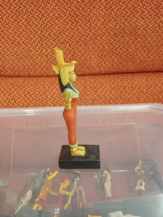Statuetta Dea Egizia Isis Hachette
