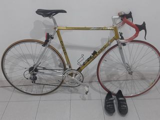 Bicicleta de carretera OTERO dorada vintage