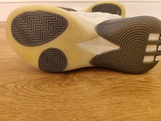 Adidas Harden 7 blancas