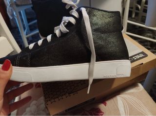 Scarpe North Star nere e argento con borchie