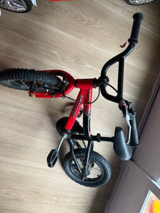 Bicicleta infantil Specialized roja