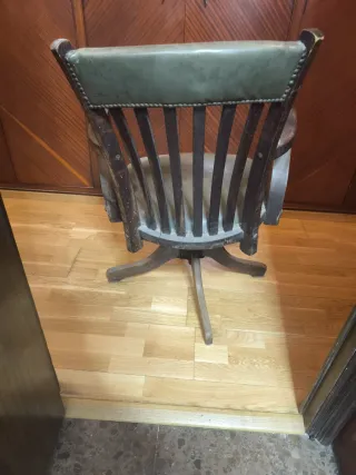 Silla giratoria antigua de despacho