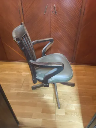 Silla giratoria antigua de despacho