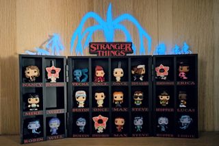 Expositor Stranger Things GLOW - Propio