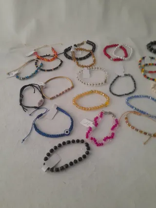 Lote de 24 pulseras artesanales