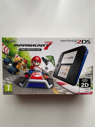 Nintendo 2DS Negra con Mario Kart 7.